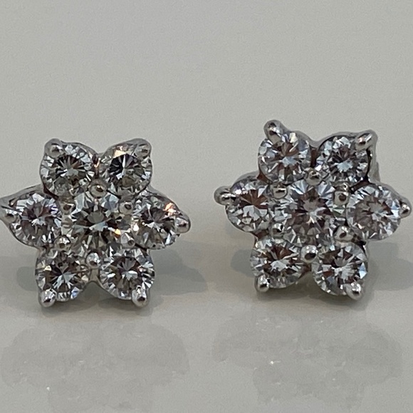 DIAMOND ROUND BRILLIANT FLOWER STUD EARRINGS 1.4CT - Picture 4 of 16